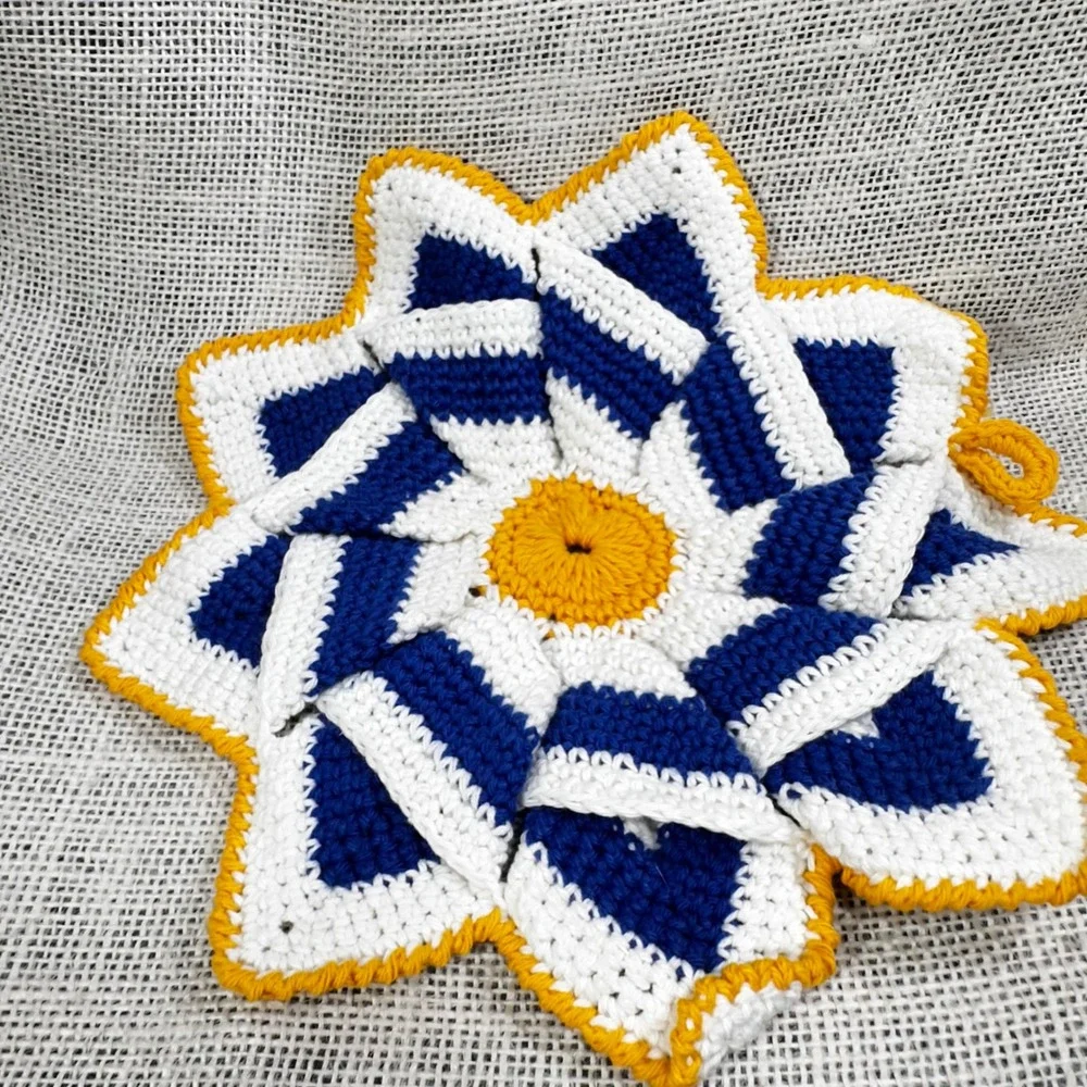 Vintage Handmade Crochet Potholders Set of‎ 2 Blue White Yellow Starburst 8.5